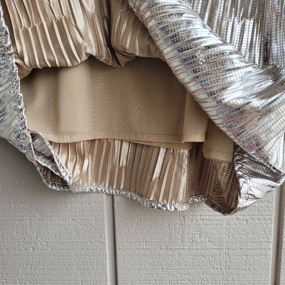 Maeve metalic gold pleated sleeveless top - Picture 4 of 13